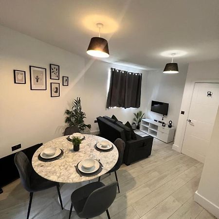 2 Bedroom Flat Londra Exterior foto