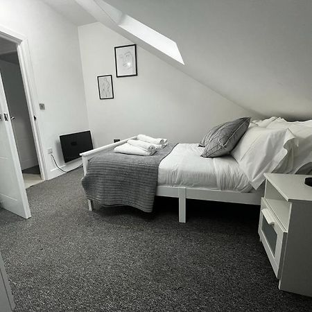 2 Bedroom Flat Londra Exterior foto