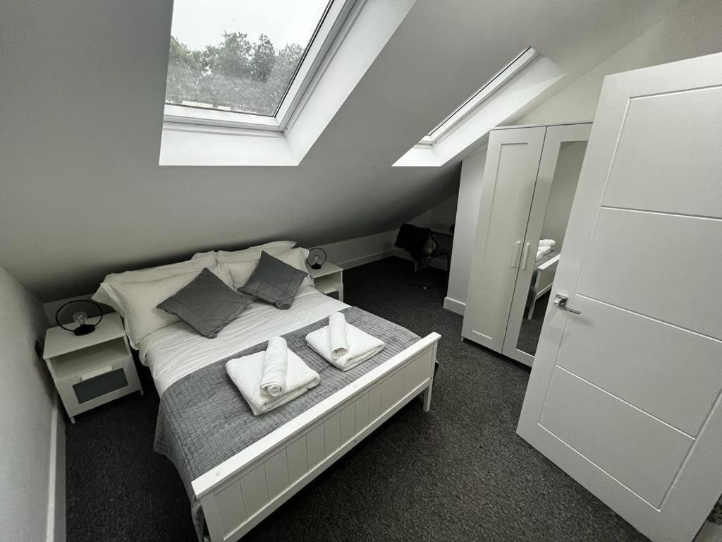 2 Bedroom Flat Londra Exterior foto