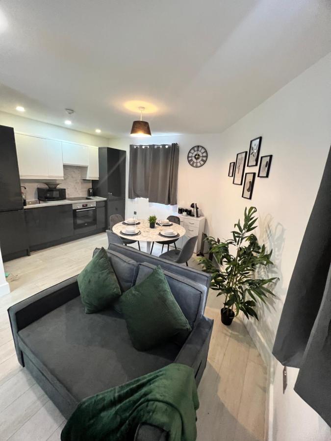 2 Bedroom Flat Londra Exterior foto