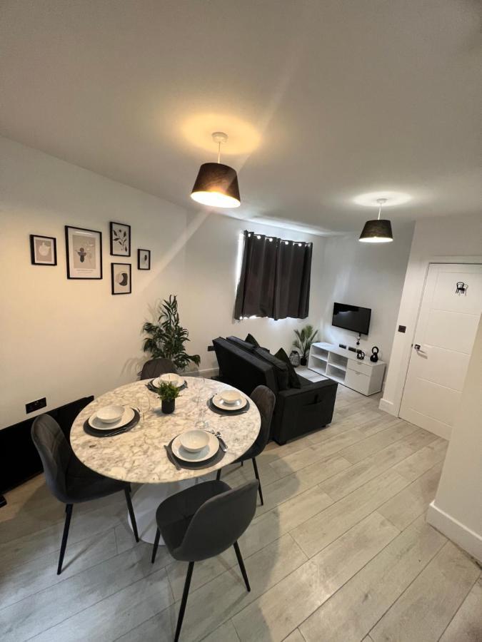 2 Bedroom Flat Londra Exterior foto