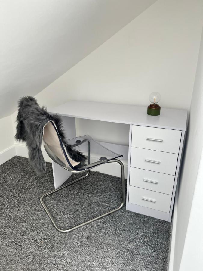 2 Bedroom Flat Londra Exterior foto