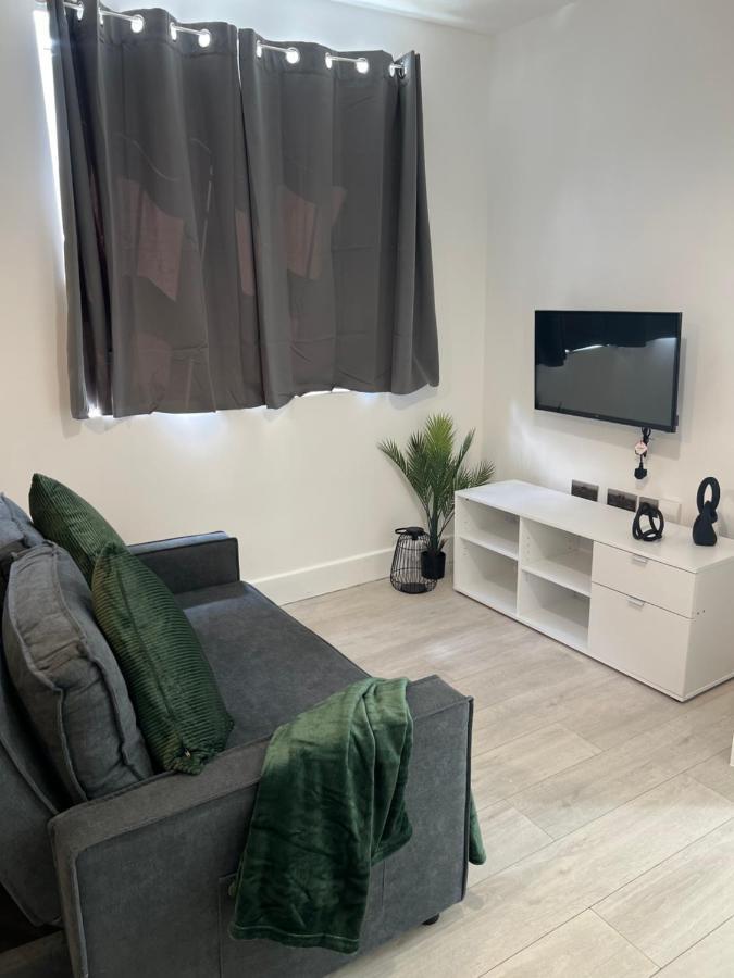 2 Bedroom Flat Londra Exterior foto